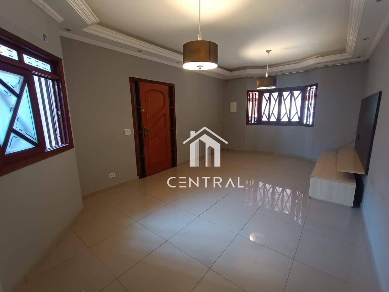 Sobrado à venda com 3 quartos, 330m² - Foto 1