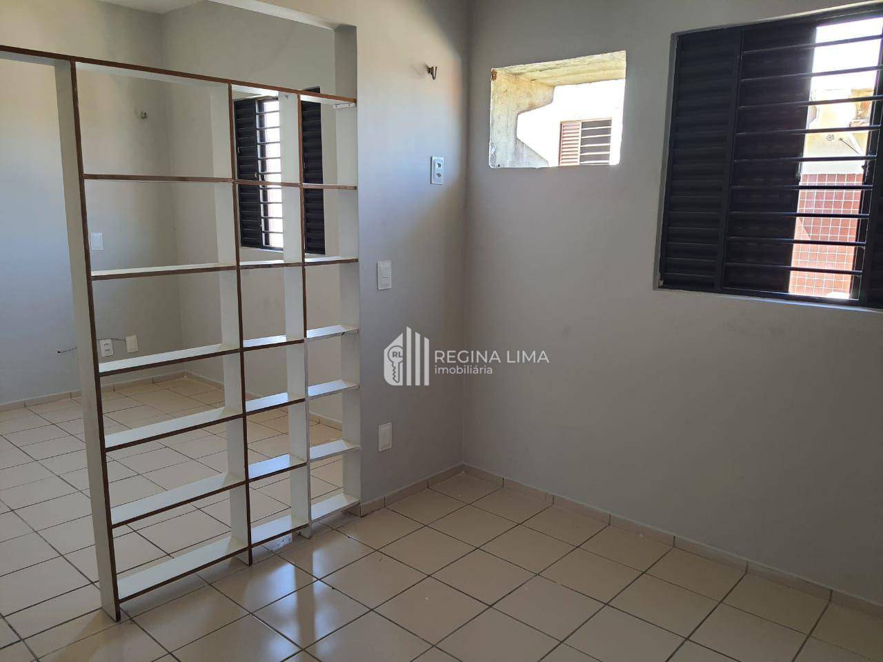 Apartamento à venda com 3 quartos, 73m² - Foto 2