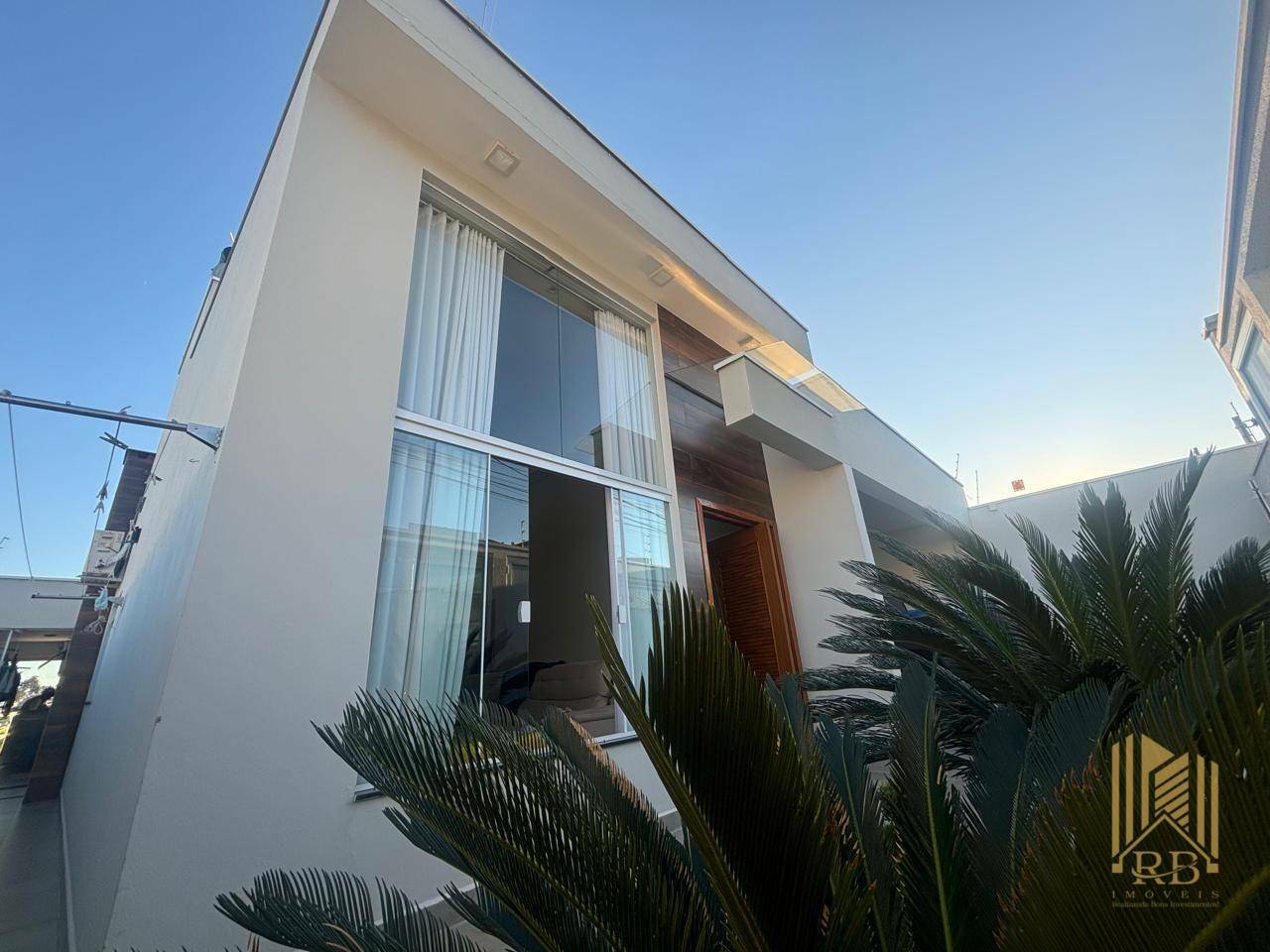 Casa à venda com 3 quartos, 320m² - Foto 2