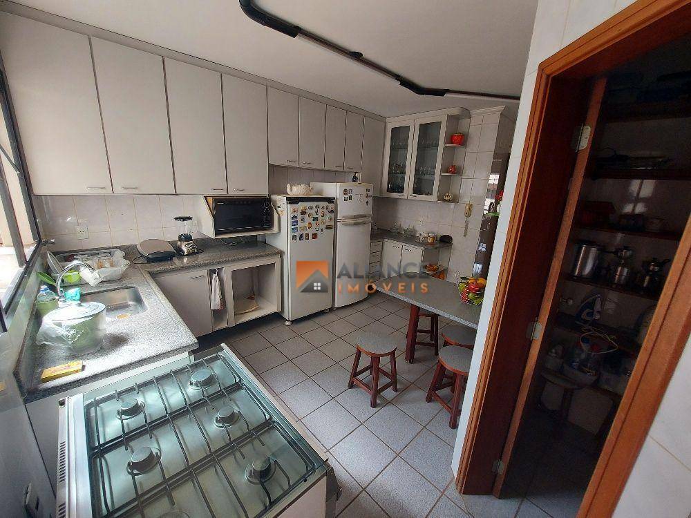 Apartamento à venda com 3 quartos, 151m² - Foto 17