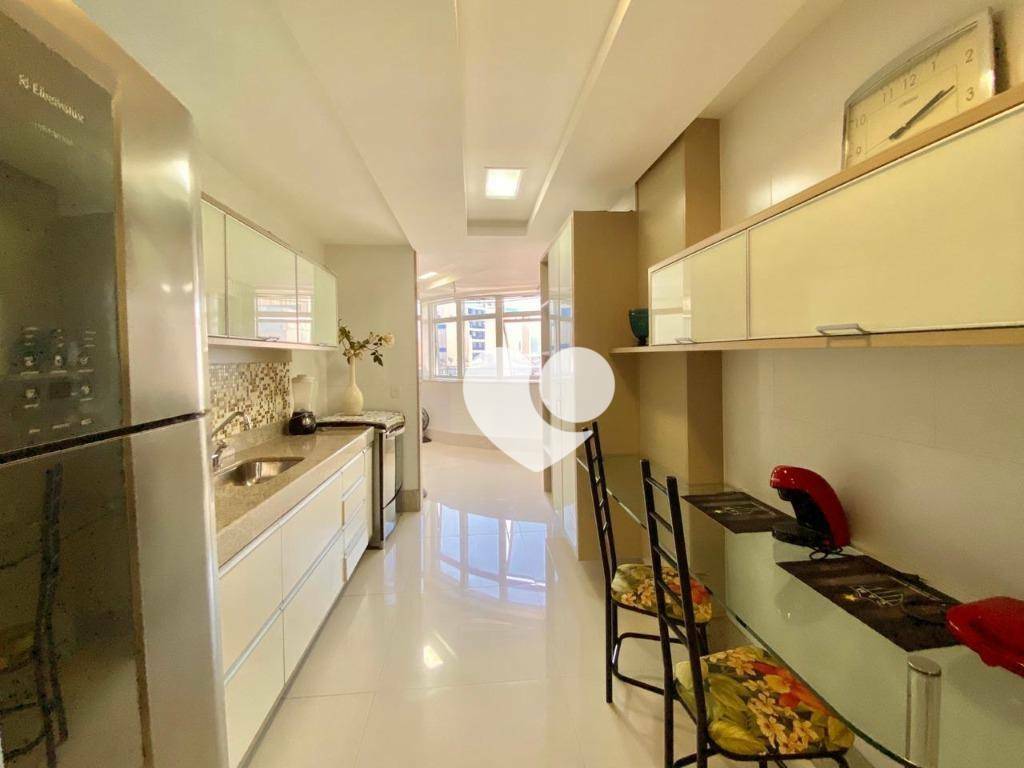 Apartamento à venda com 4 quartos, 220m² - Foto 18