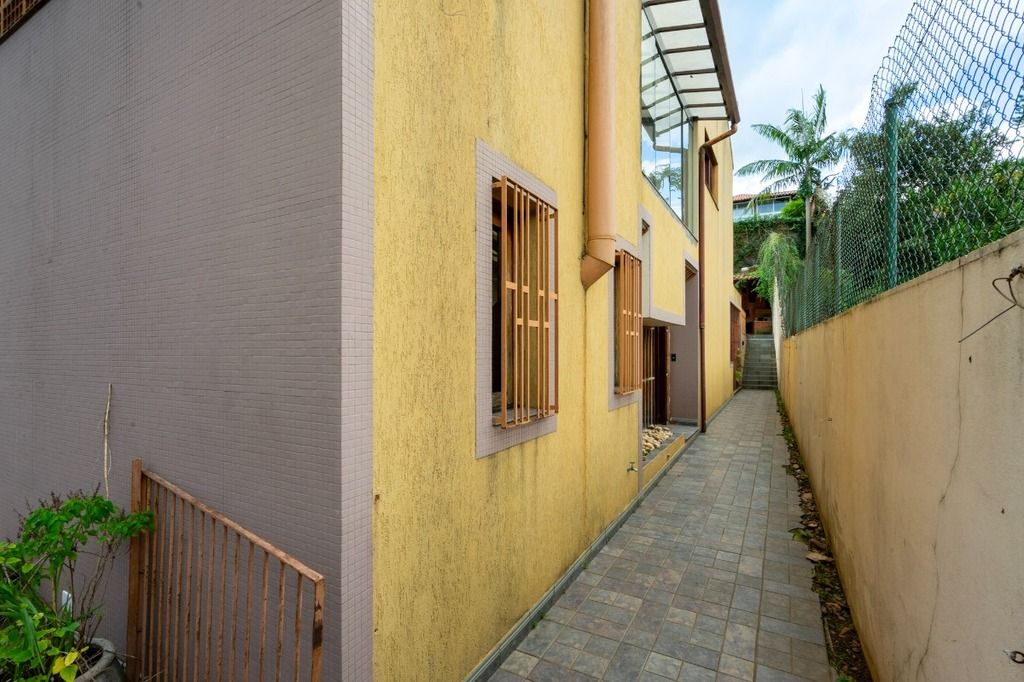 Casa de Condomínio à venda com 4 quartos, 233m² - Foto 26