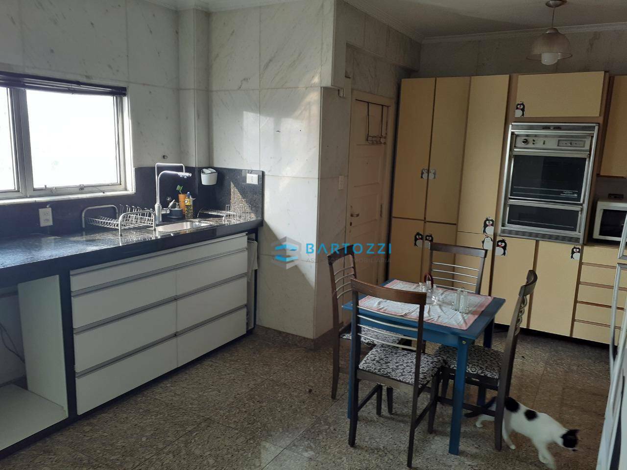 Apartamento à venda com 3 quartos, 210m² - Foto 4