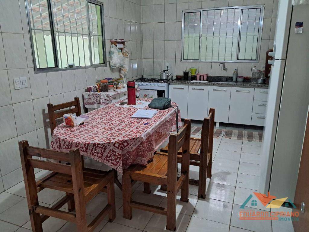 Casa à venda com 3 quartos, 350m² - Foto 4