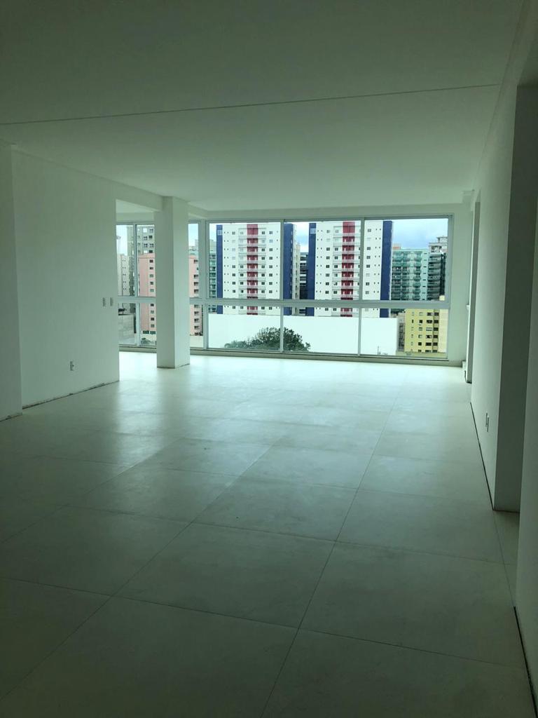 Apartamento à venda com 4 quartos, 193m² - Foto 3