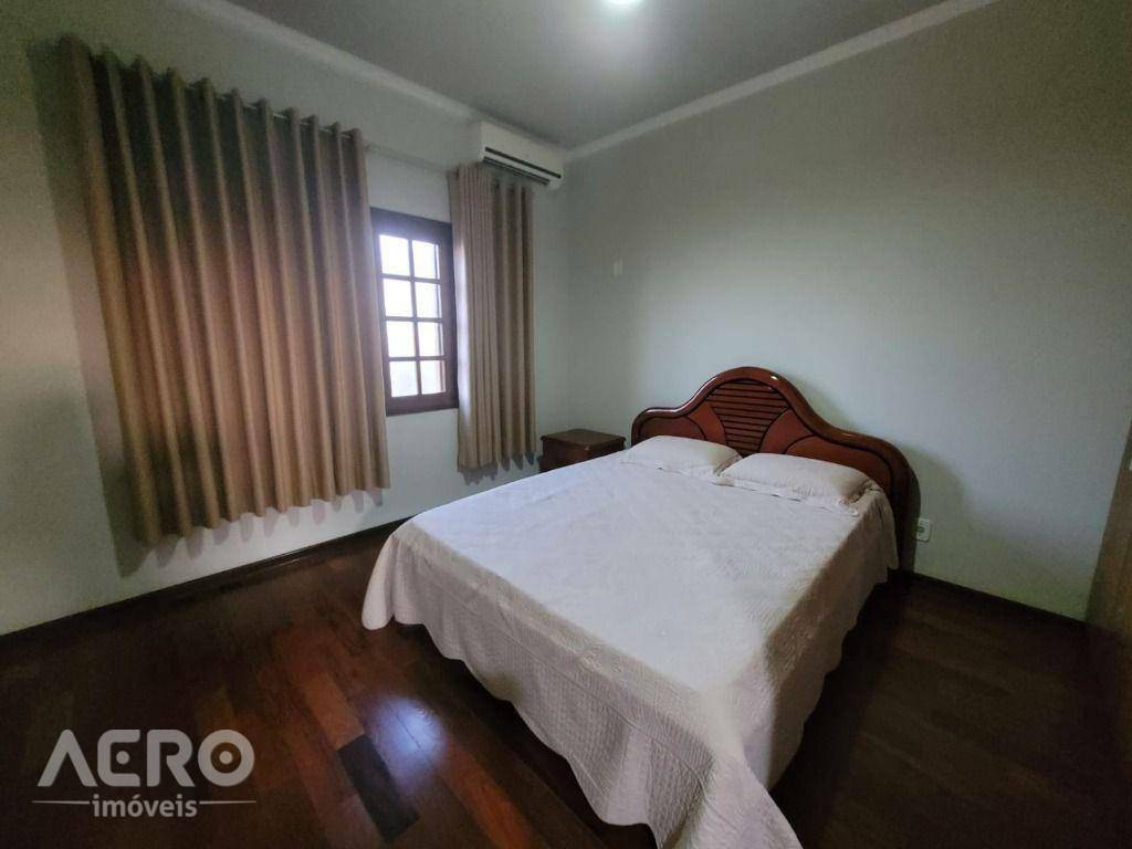 Casa à venda com 4 quartos, 363m² - Foto 13