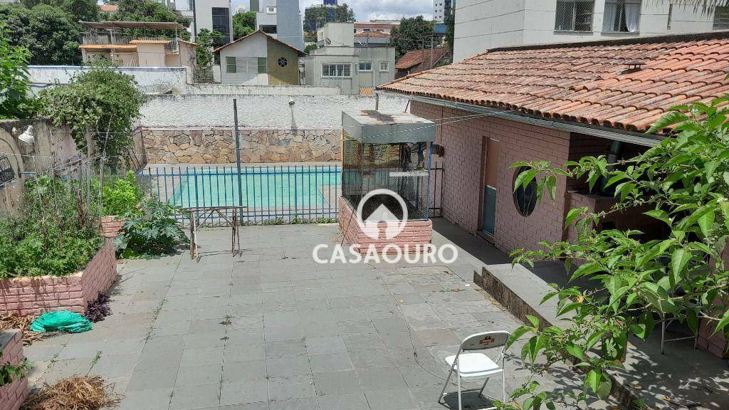 Casa à venda com 6 quartos, 400m² - Foto 7