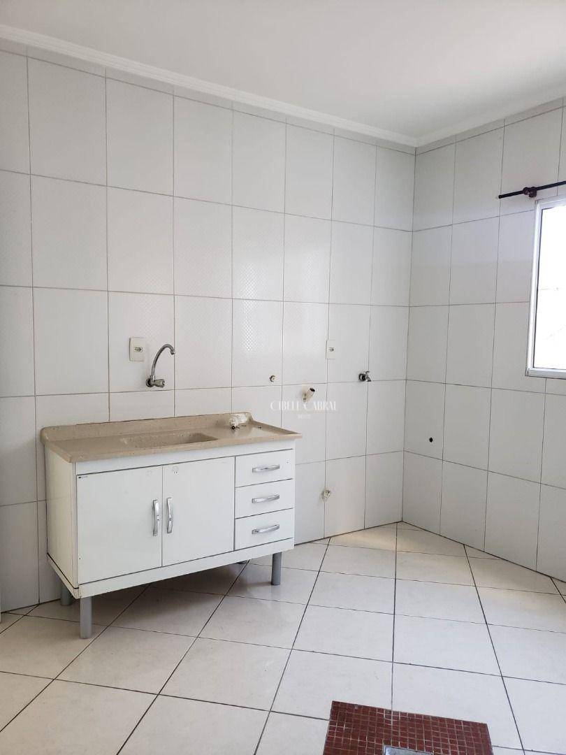 Casa à venda e aluguel com 3 quartos, 200m² - Foto 32