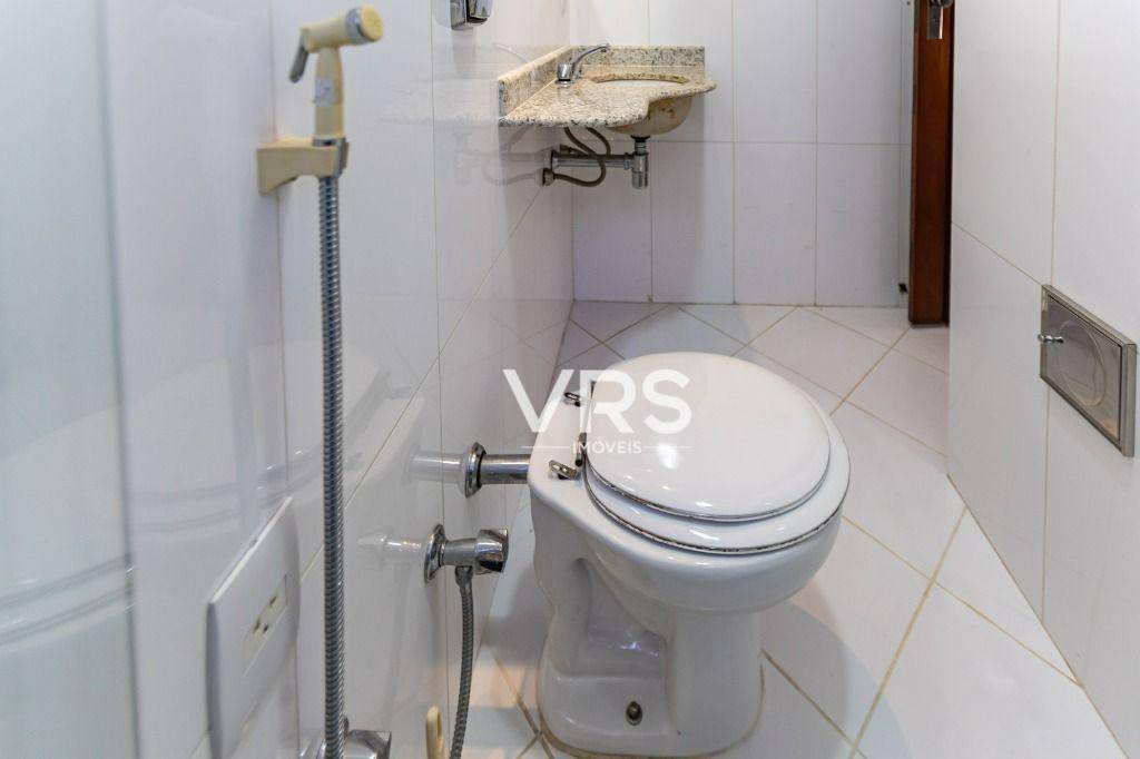 Casa de Condomínio à venda e aluguel com 5 quartos, 300m² - Foto 16