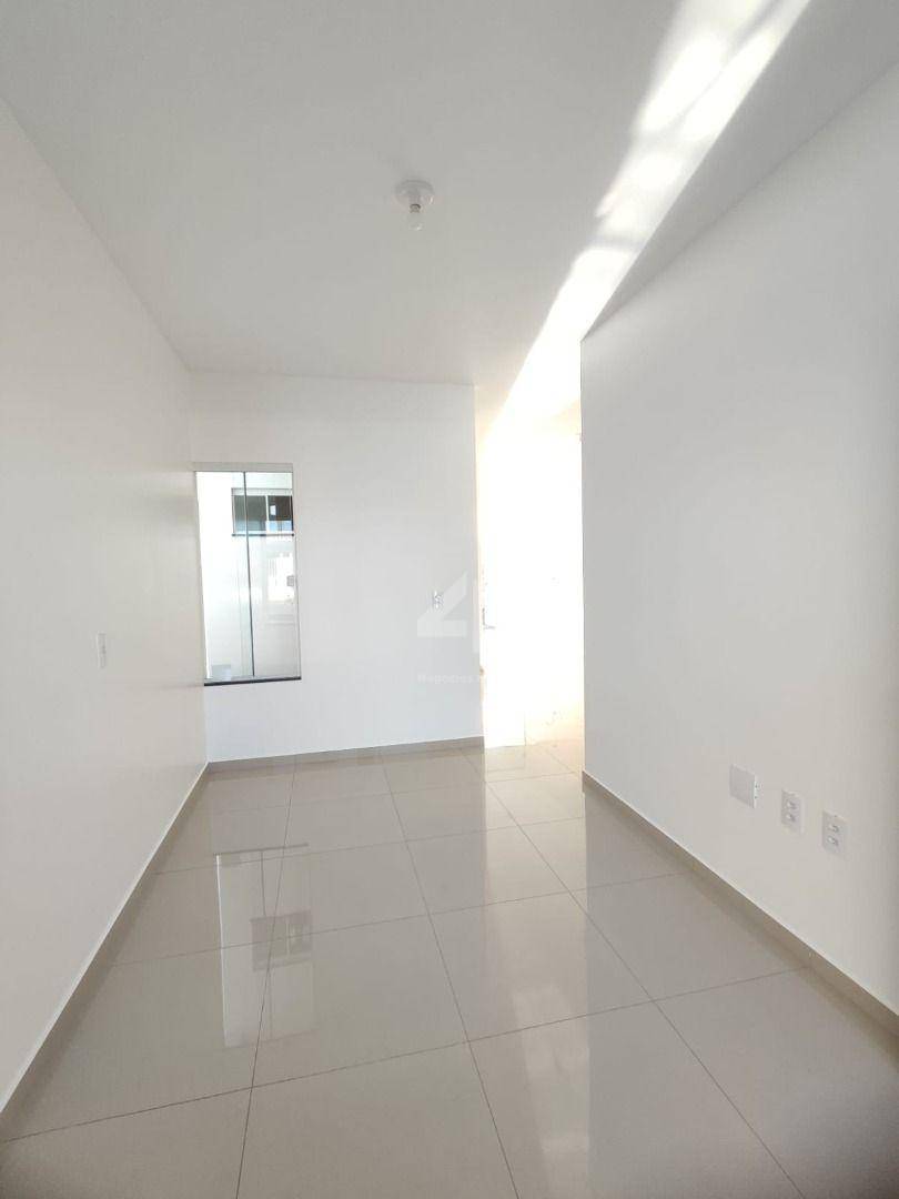 Casa à venda com 2 quartos, 57m² - Foto 4