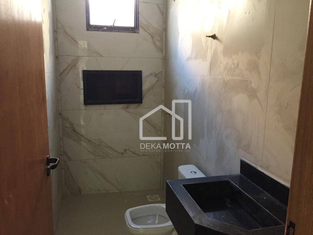 Casa à venda com 3 quartos, 140m² - Foto 2