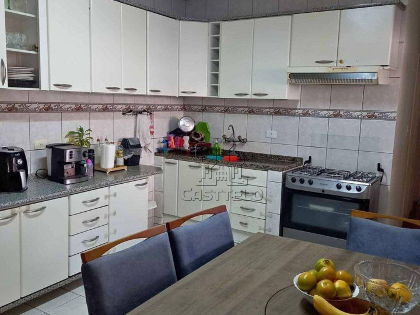 Casa à venda com 4 quartos, 106m² - Foto 1