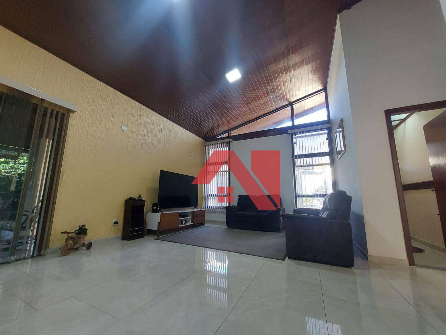 Casa à venda com 3 quartos, 178m² - Foto 4