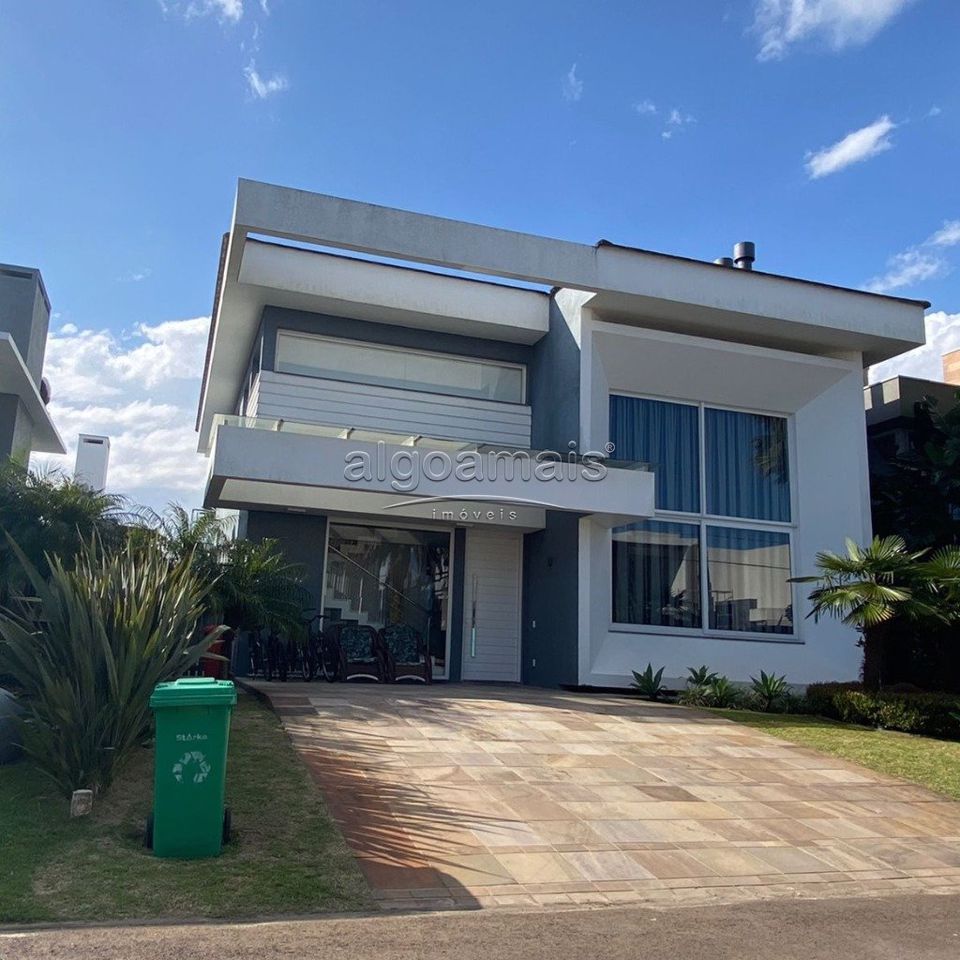 Casa de Condomínio à venda com 4 quartos, 250m² - Foto 1