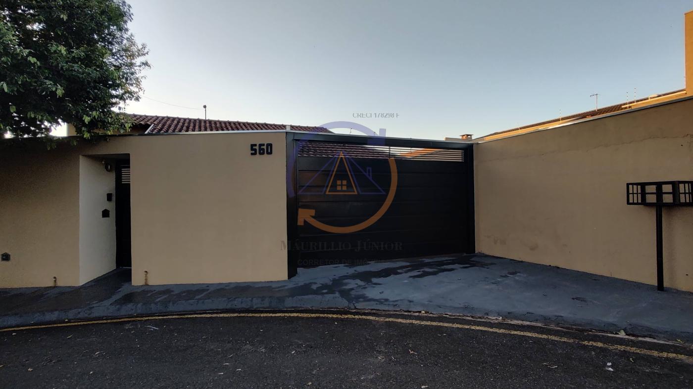 Casa à venda com 2 quartos, 225m² - Foto 2