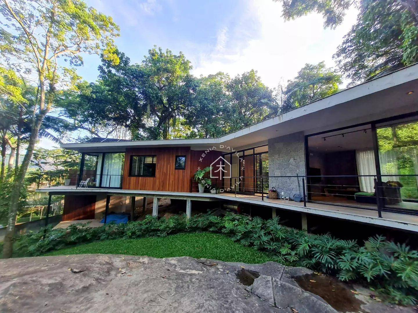 Casa de Condomínio à venda com 3 quartos, 335m² - Foto 1