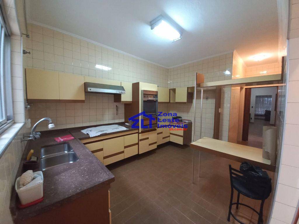 Sobrado para alugar com 4 quartos, 200m² - Foto 25