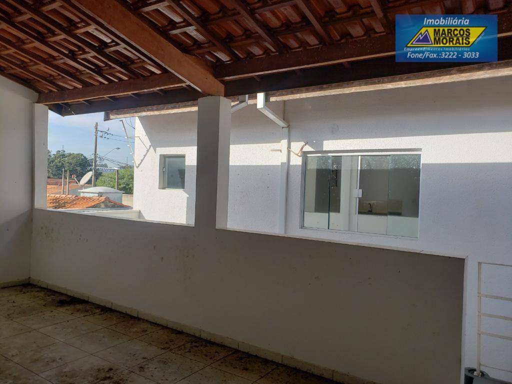 Casa à venda com 2 quartos, 181m² - Foto 9