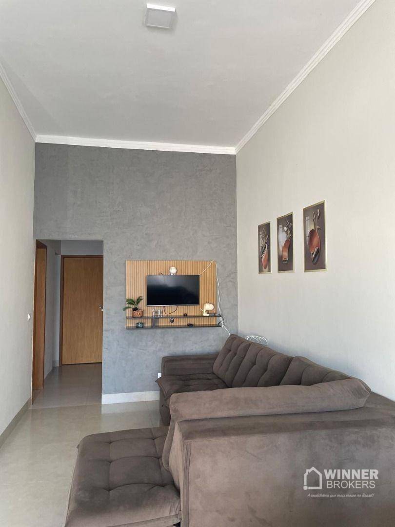 Casa à venda com 2 quartos, 108m² - Foto 2
