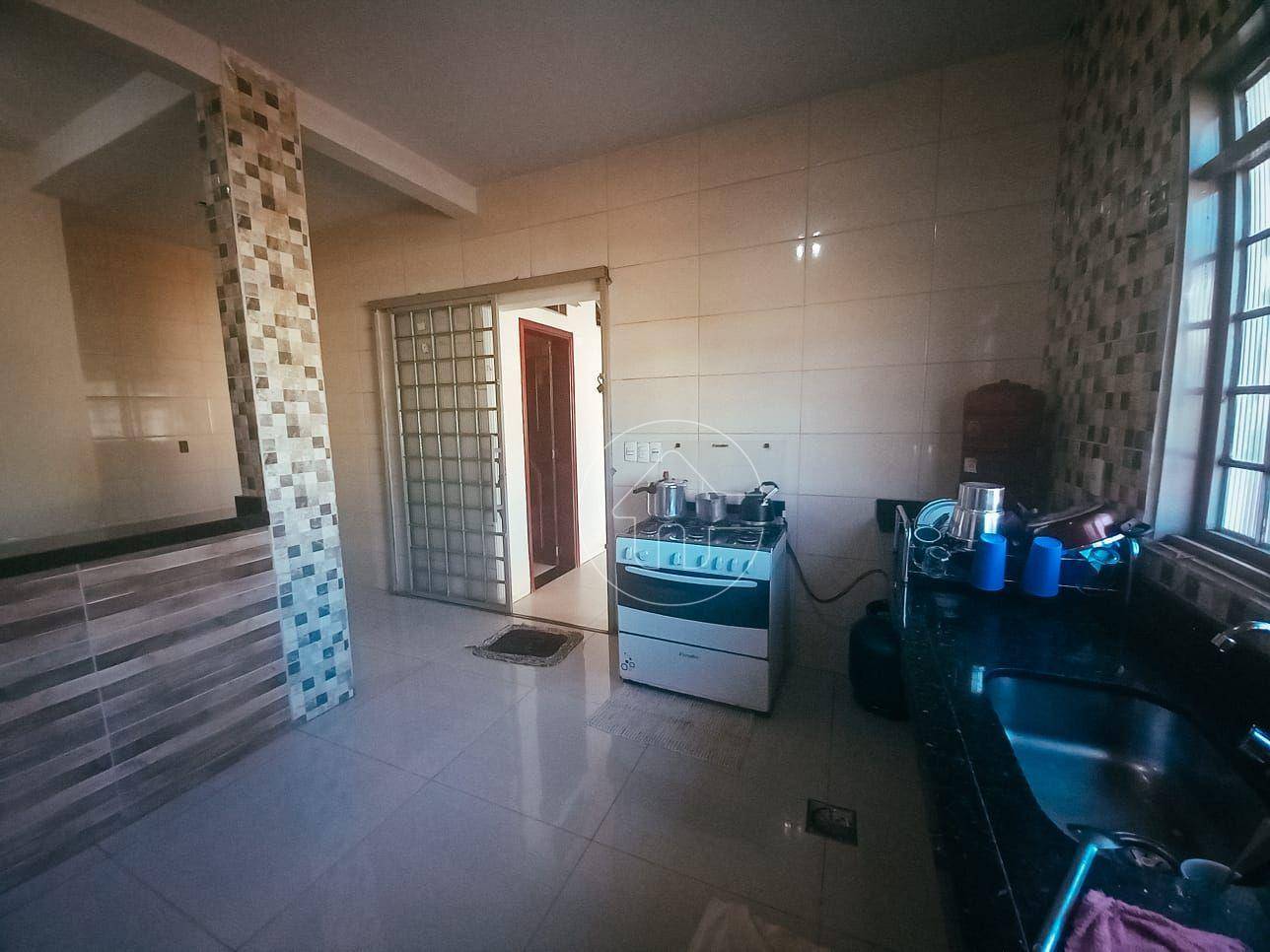 Casa à venda com 3 quartos, 300m² - Foto 27