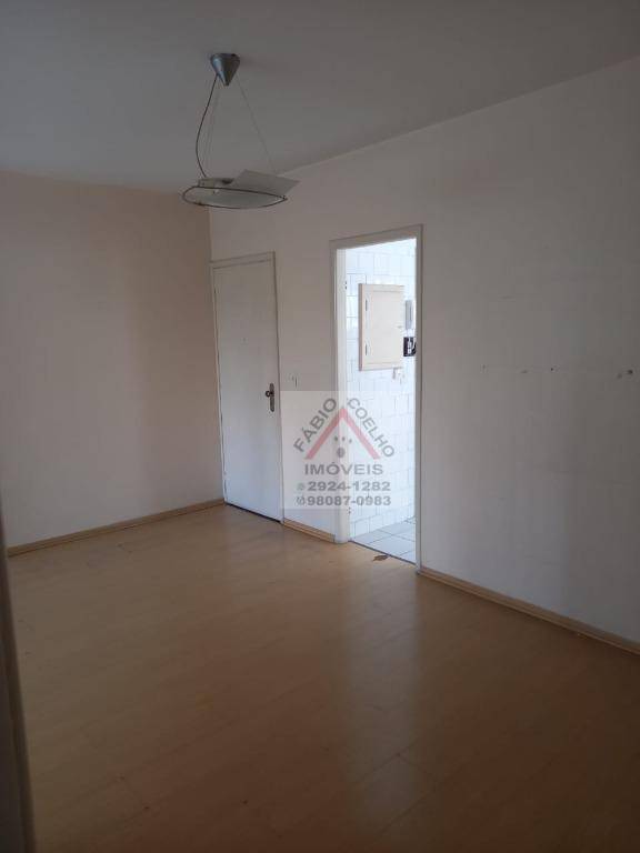 Apartamento à venda com 3 quartos, 80m² - Foto 2