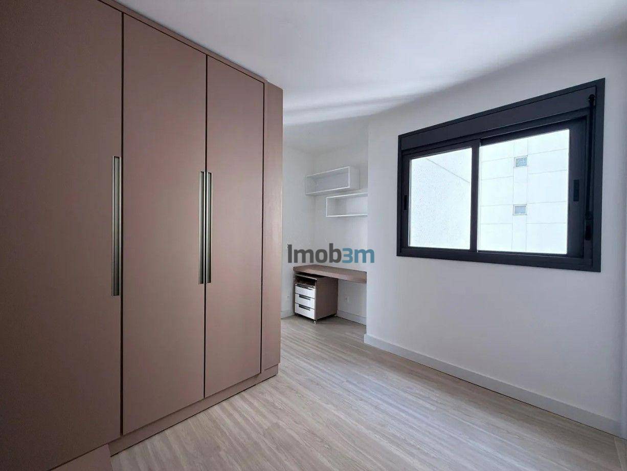 Apartamento para alugar com 3 quartos, 137m² - Foto 13