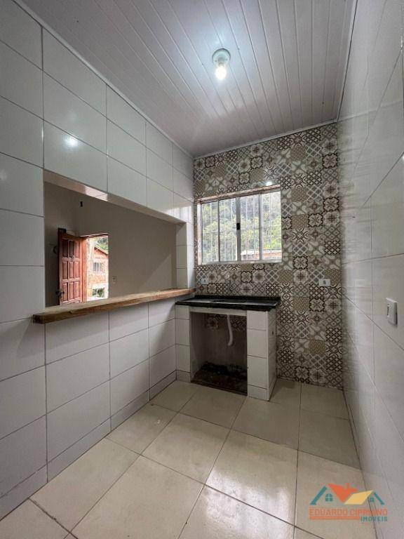 Casa à venda com 2 quartos, 50m² - Foto 8