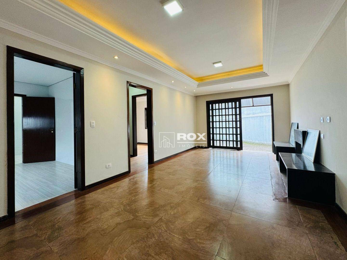 Casa à venda com 5 quartos, 350m² - Foto 2