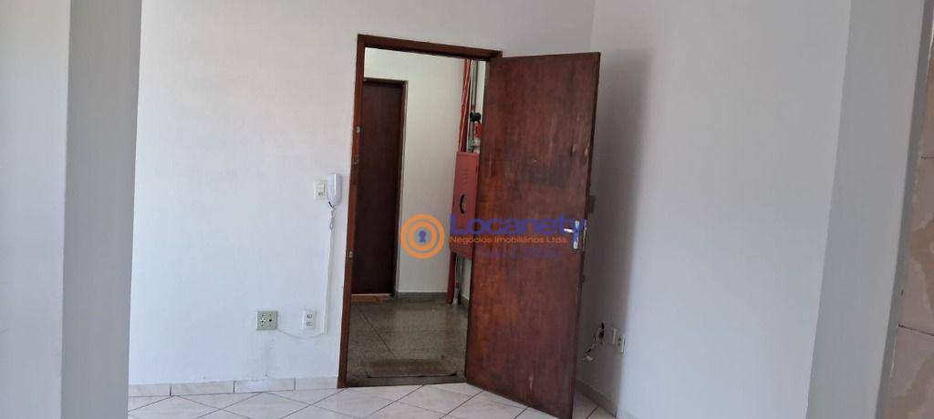 Apartamento para alugar com 2 quartos, 76m² - Foto 6