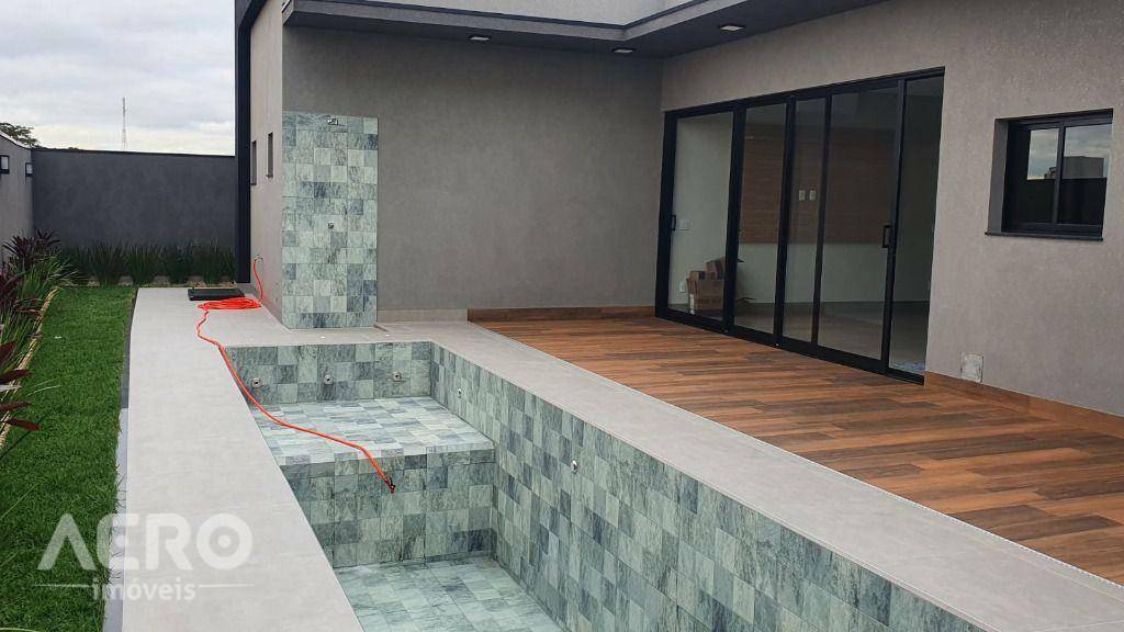 Casa de Condomínio à venda com 3 quartos, 240m² - Foto 1