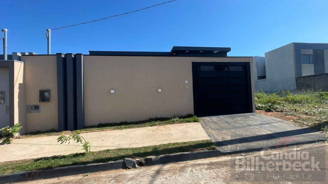 Casa à venda com 3 quartos, 250m² - Foto 1