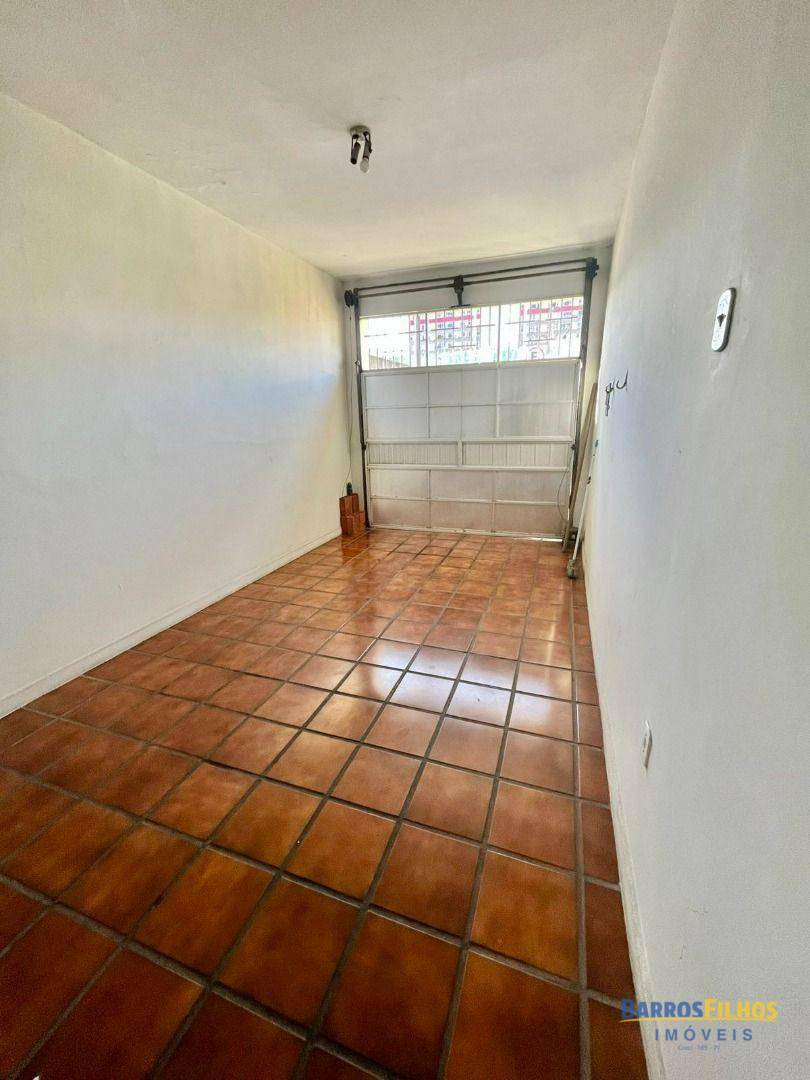 Casa à venda com 4 quartos, 300m² - Foto 3