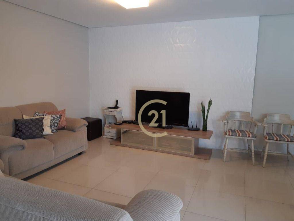 Casa à venda com 4 quartos, 200m² - Foto 11