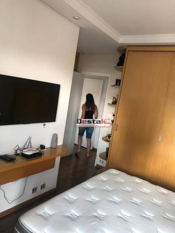 Apartamento à venda com 3 quartos, 181m² - Foto 3