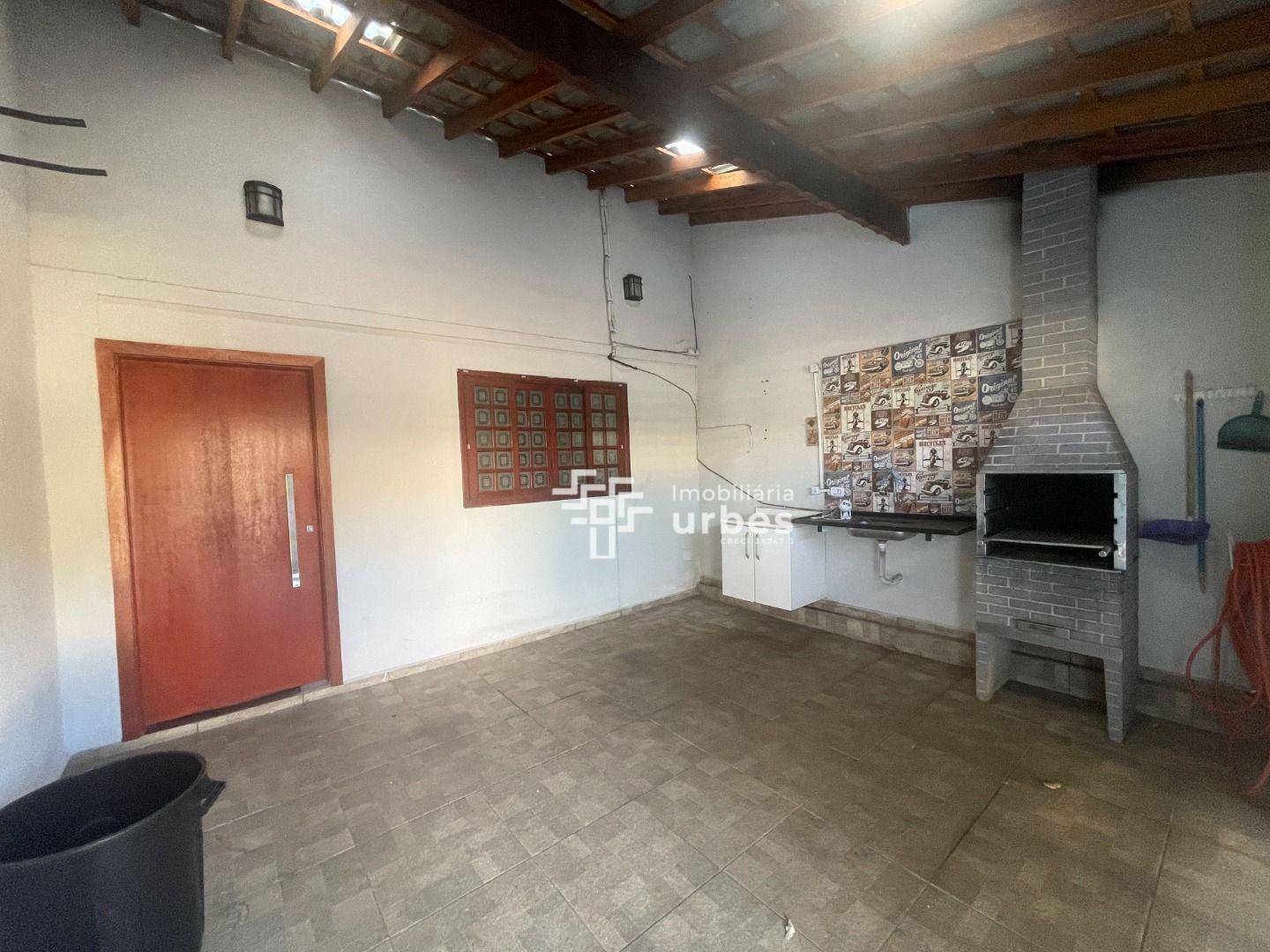 Casa à venda com 2 quartos, 90m² - Foto 1