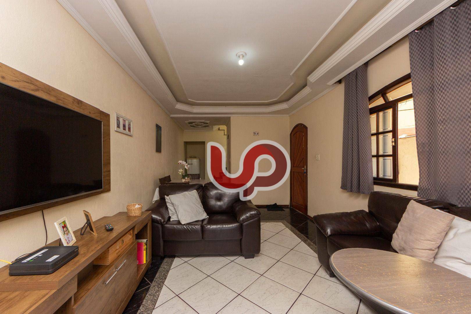 Sobrado à venda com 4 quartos, 310m² - Foto 1