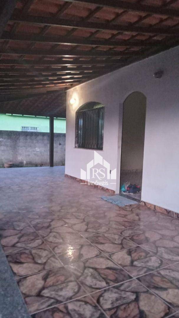 Casa à venda com 3 quartos, 138m² - Foto 1