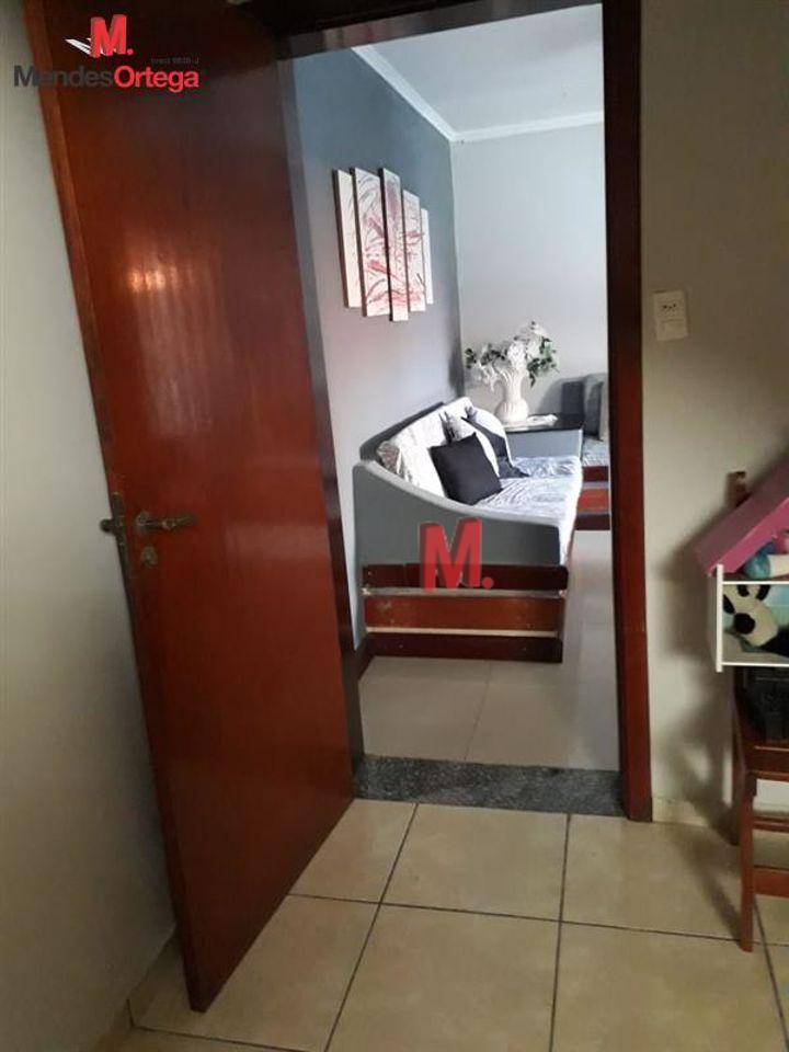 Casa à venda com 3 quartos, 208m² - Foto 3