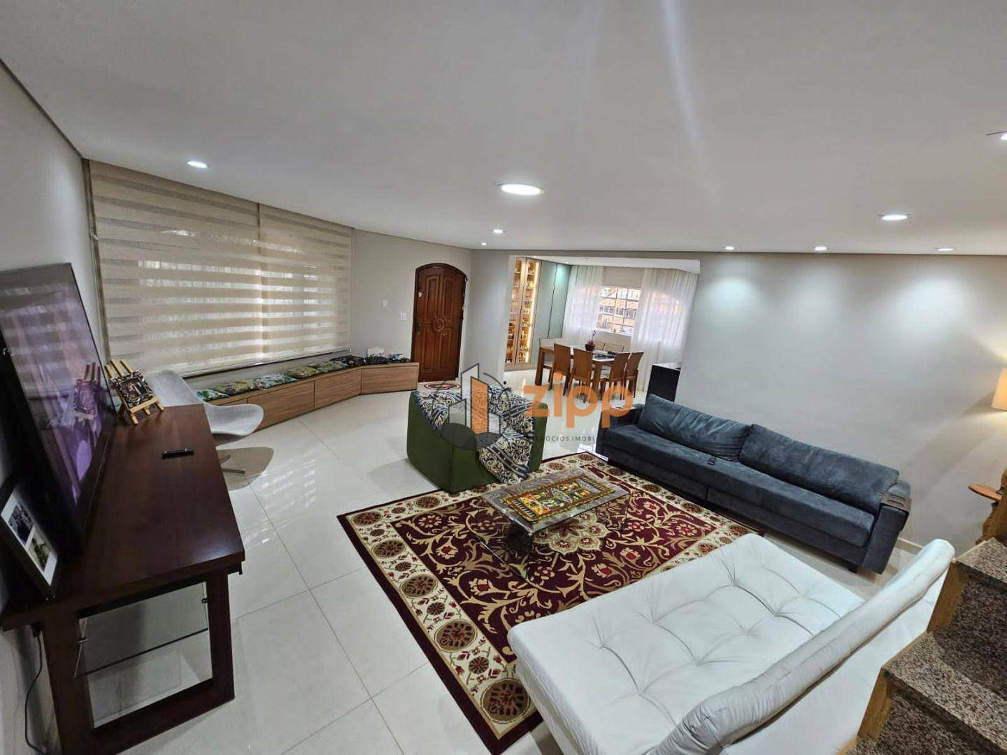 Sobrado à venda com 4 quartos, 210m² - Foto 1