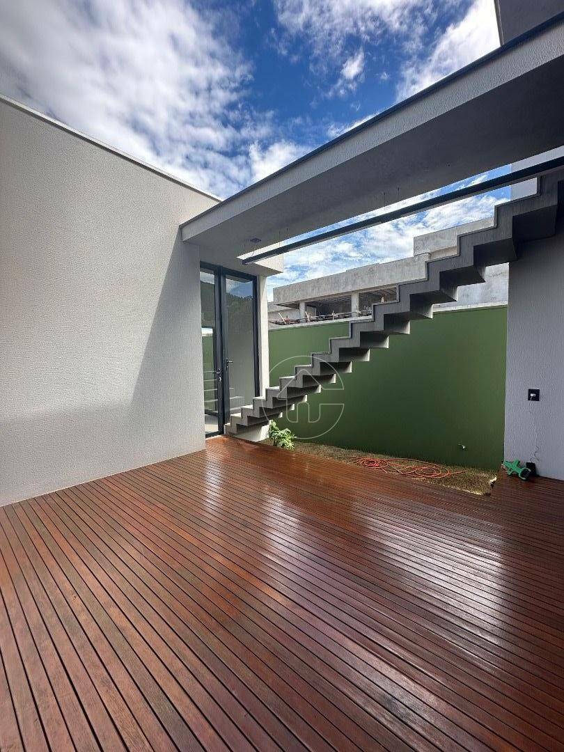 Casa à venda com 3 quartos, 197m² - Foto 5