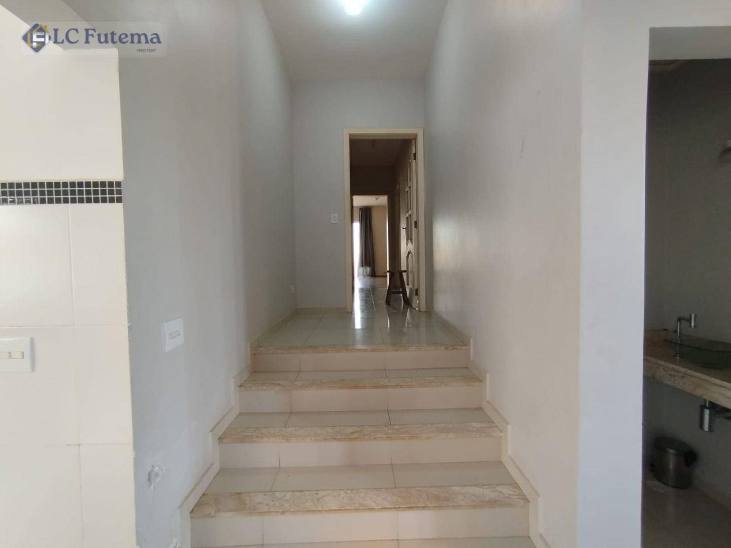 Casa de Condomínio para alugar com 3 quartos, 300m² - Foto 12