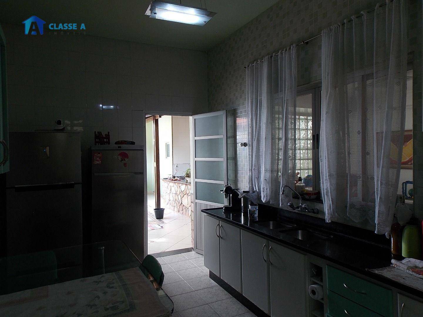 Casa à venda com 4 quartos, 300m² - Foto 28