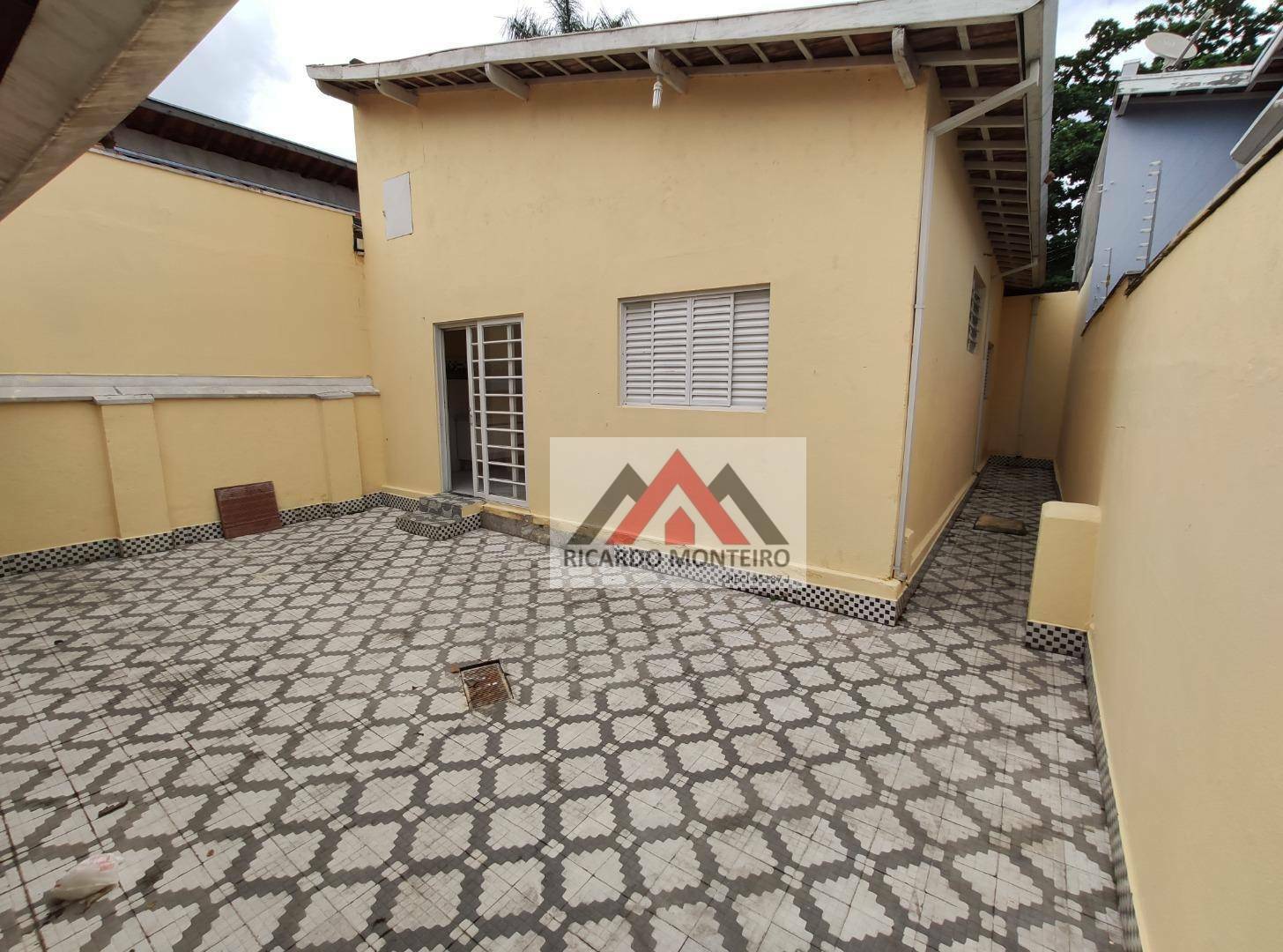 Casa para alugar com 3 quartos, 250m² - Foto 14