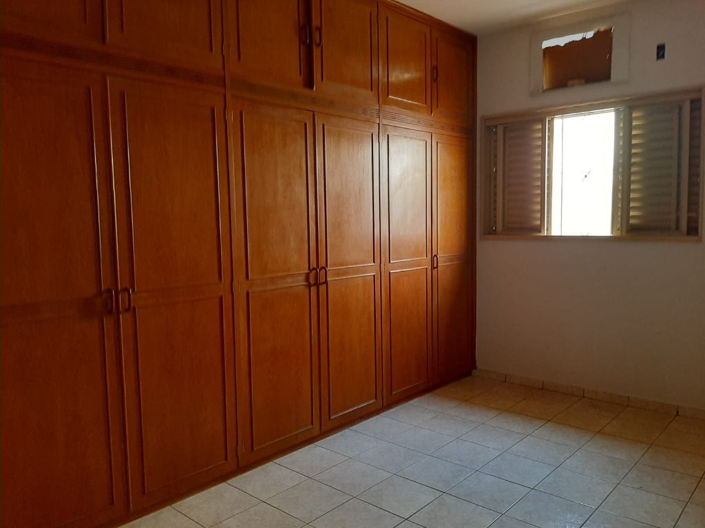 Casa à venda com 6 quartos, 256m² - Foto 5