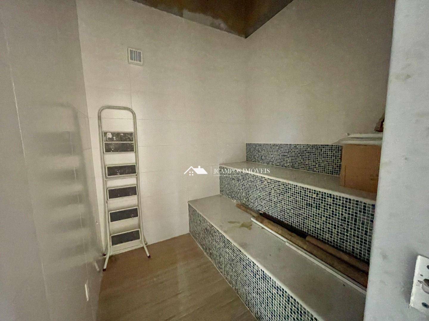 Casa à venda com 4 quartos, 300m² - Foto 9