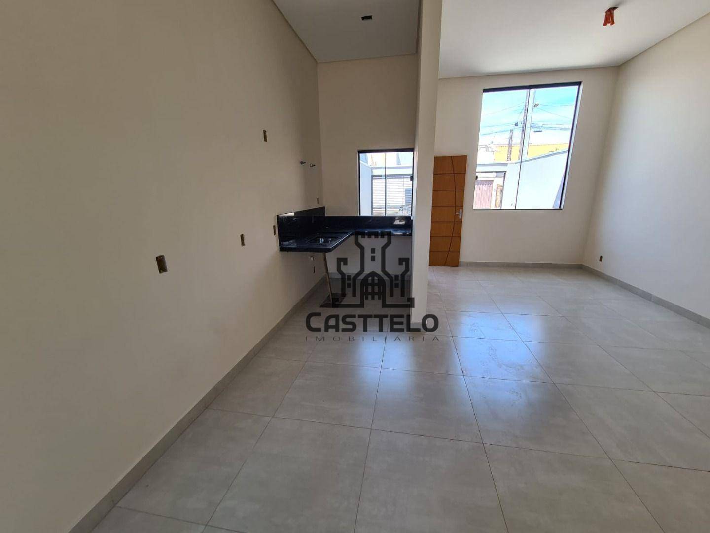 Casa à venda e aluguel com 3 quartos, 85m² - Foto 1