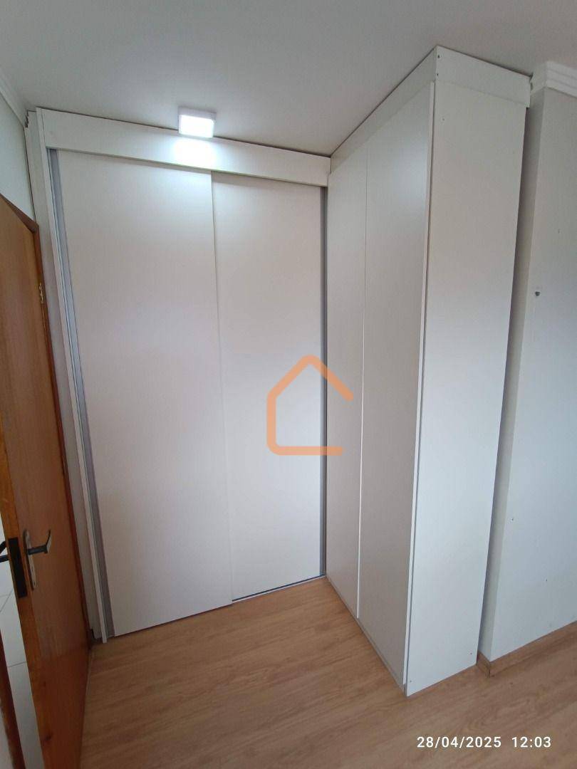 Apartamento para alugar com 2 quartos, 65m² - Foto 11