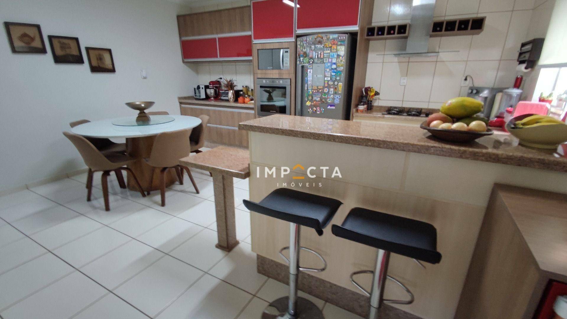 Casa à venda com 3 quartos, 270m² - Foto 1