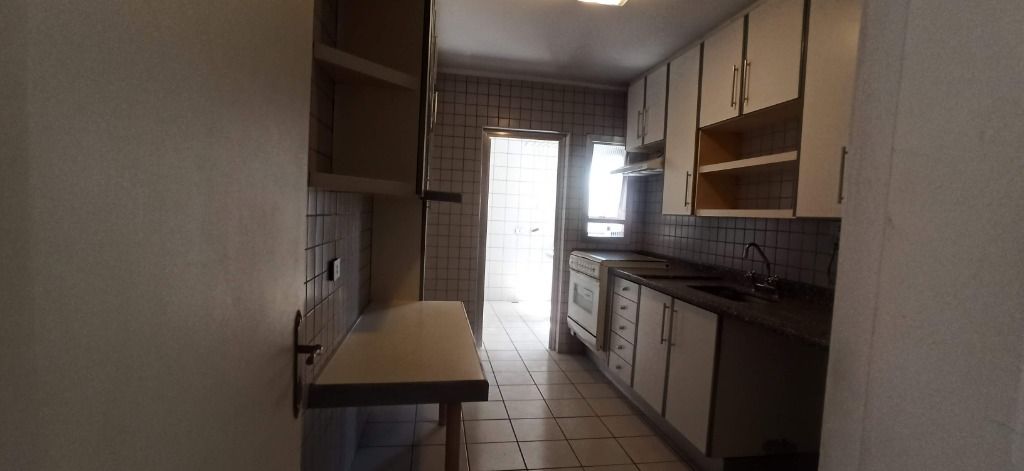 Apartamento para alugar com 3 quartos, 140m² - Foto 20