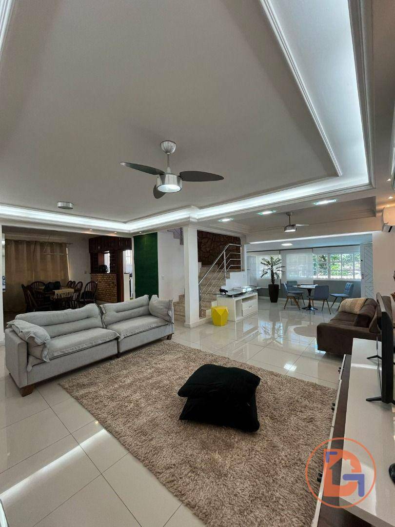 Casa à venda e aluguel com 6 quartos, 216m² - Foto 12